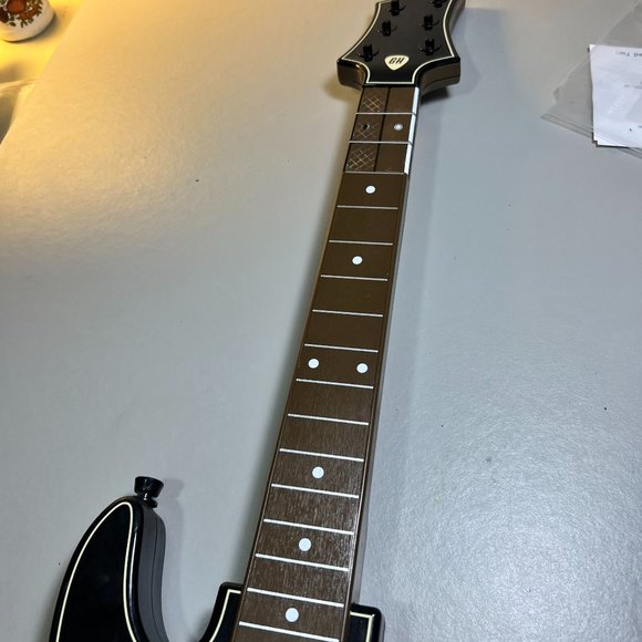 ACTIVISION Guitar Hero Live Wireless Guitar - Xbox One 360 PS4 PS3 * NO DONGLE* - Picture 5 of 5